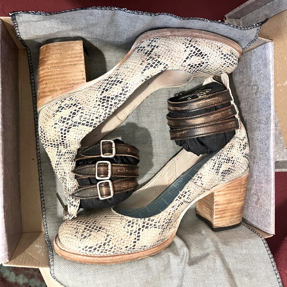 Freebird by Steven OG Randi size 11 black/white snake